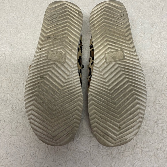 Leopard Print  out woods Size 7 women canvas shoes - Picture 9 of 10